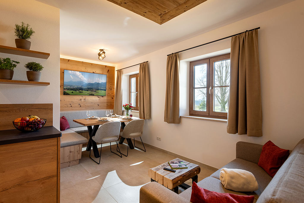 02_knoglerhof_Ferienwohnung_Bergblick_Kueche_Esstisch