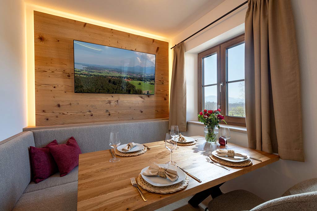 Knoglerhof_Ferienwohnung_Bergblick_Kueche_Esstisch_1